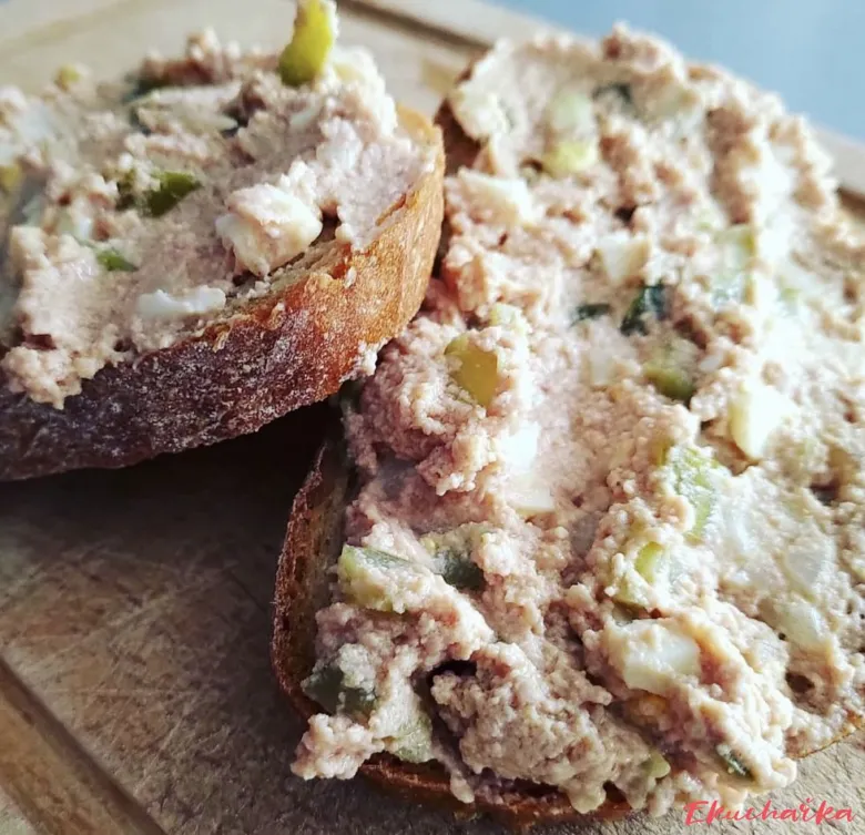 Paštiková pomazánka on bread