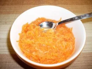 Mrkvovo jablečný salát - zdravý recept plný vitamínů