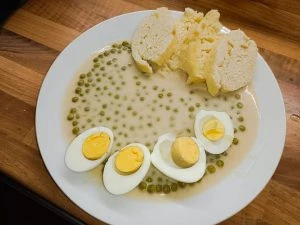 Pea soup with eggs and bread