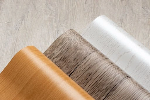 Samolepicí podlahové fólie na dlažbu v různých barvách